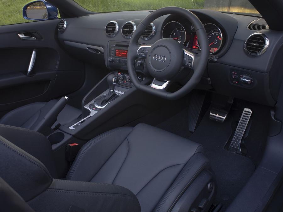 Интерьер Audi TT Roadster (8J) 2007 года  (AU) (фото 8 из 26)